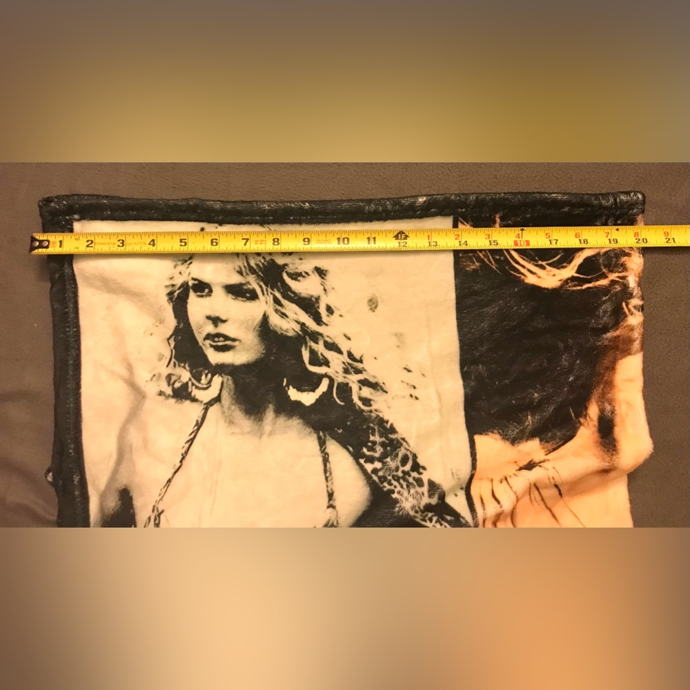 NEW Taylor Swift The Eras Tour Fleece Blanket - Picture 4 of 11